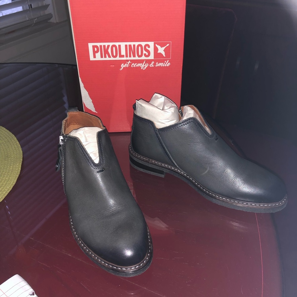 PIKOLINOS Black Leather Ankle Boots